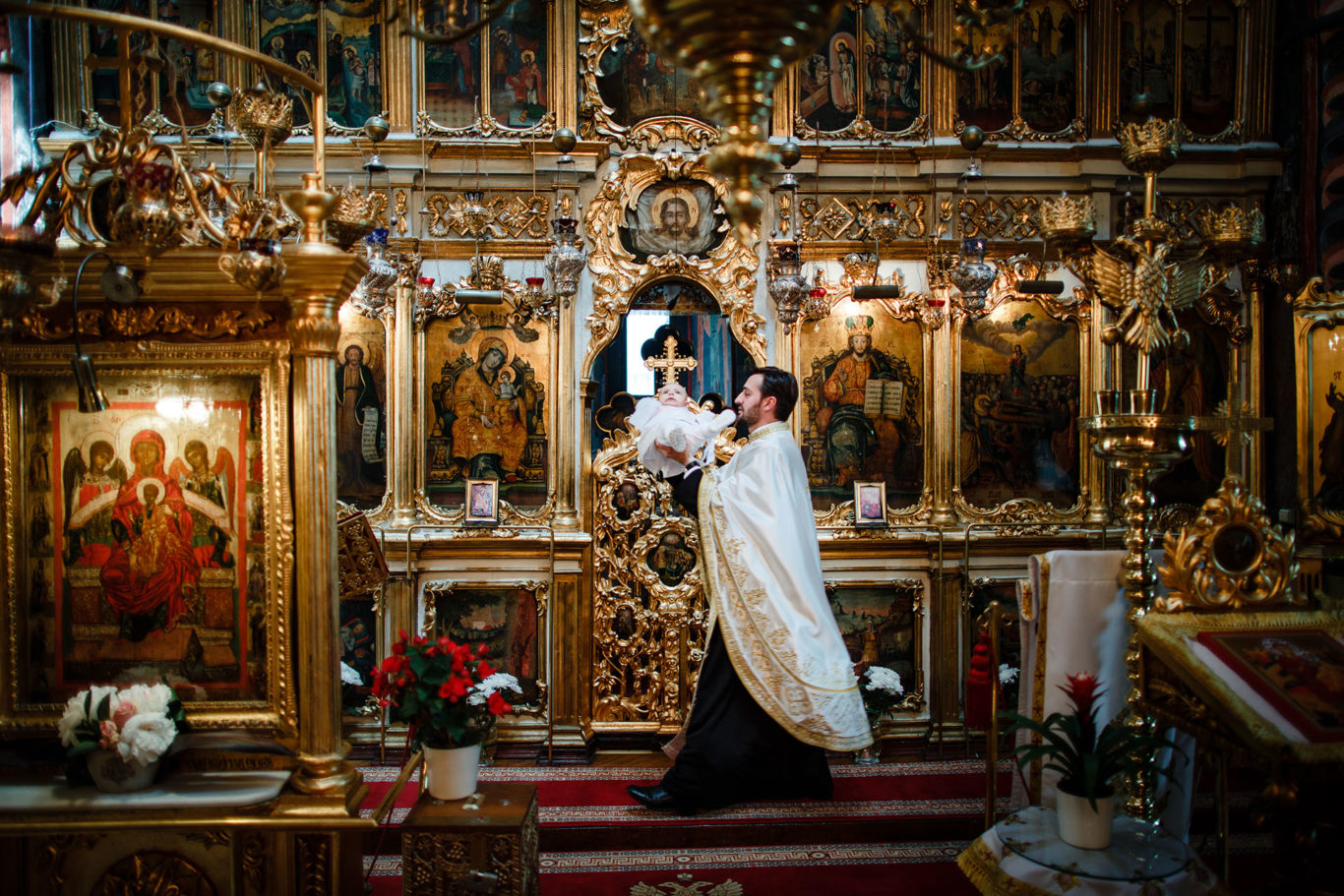 Botez La Vitrine - Ioana - fotograf botez Bucuresti - Ciprian Dumitrescu - fotograf biserica Icoanei - fotograf familie Bucuresti