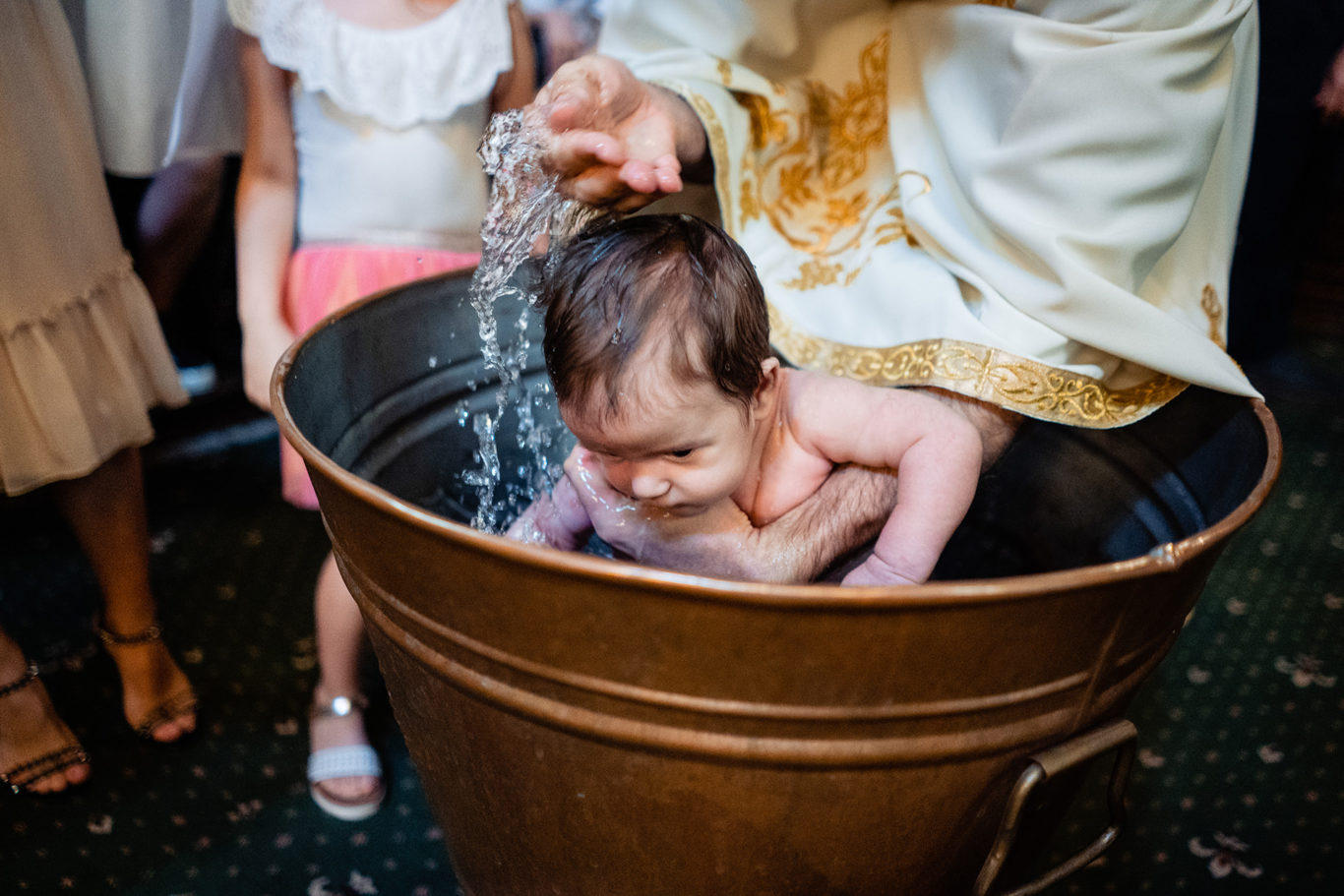 In apa la botez - fotograf botez Ciprian Dumitrescu